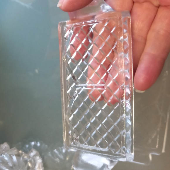 Vintage glass salt and pepper shakers with mini glass tray. - Picture 6 of 9